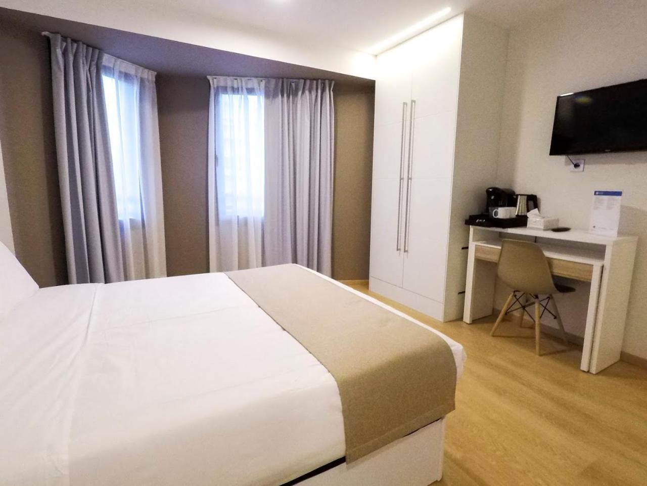 Ginosi Pedralbes Hotel Barcelona Ngoại thất bức ảnh