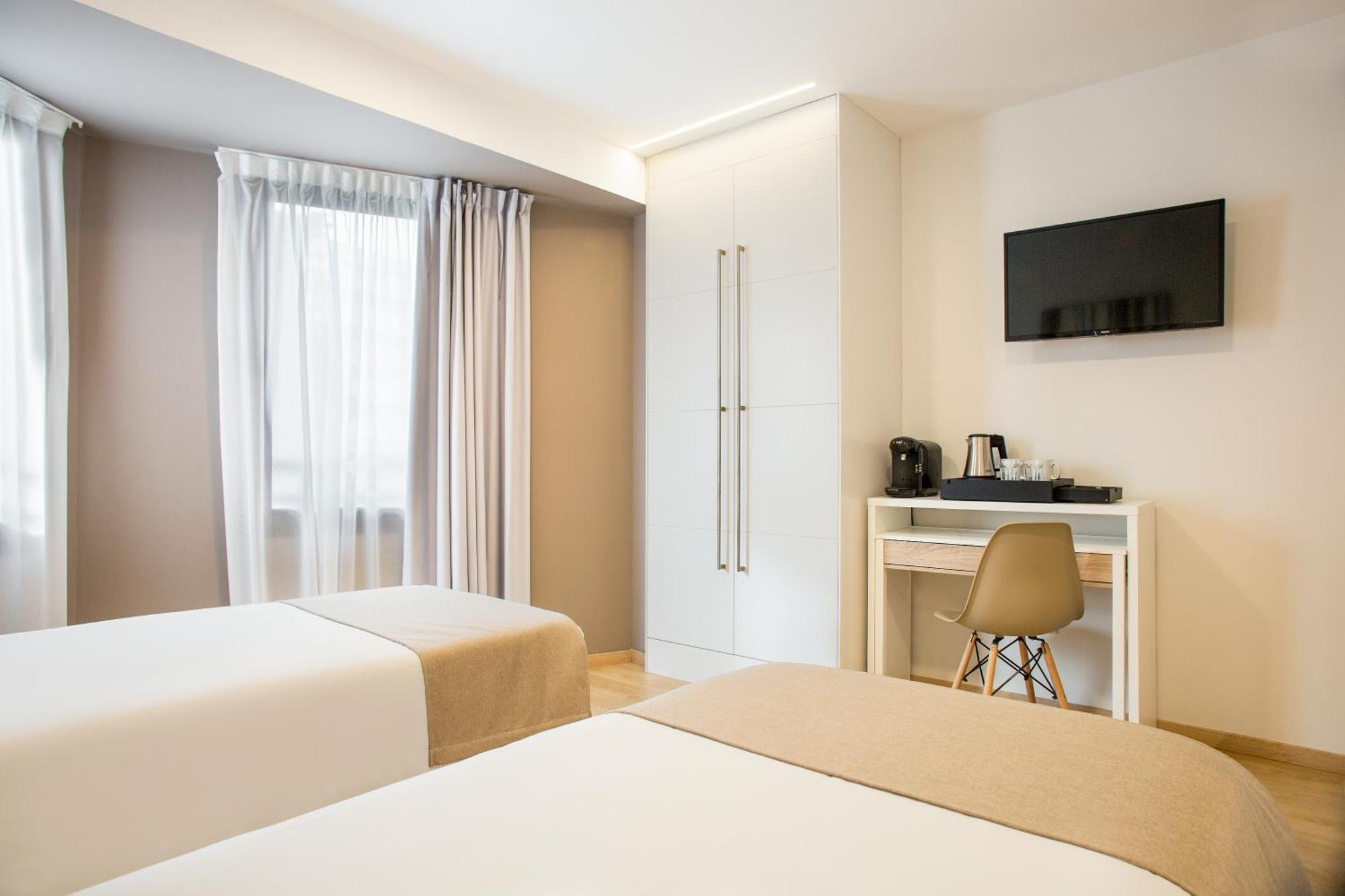 Ginosi Pedralbes Hotel Barcelona Ngoại thất bức ảnh