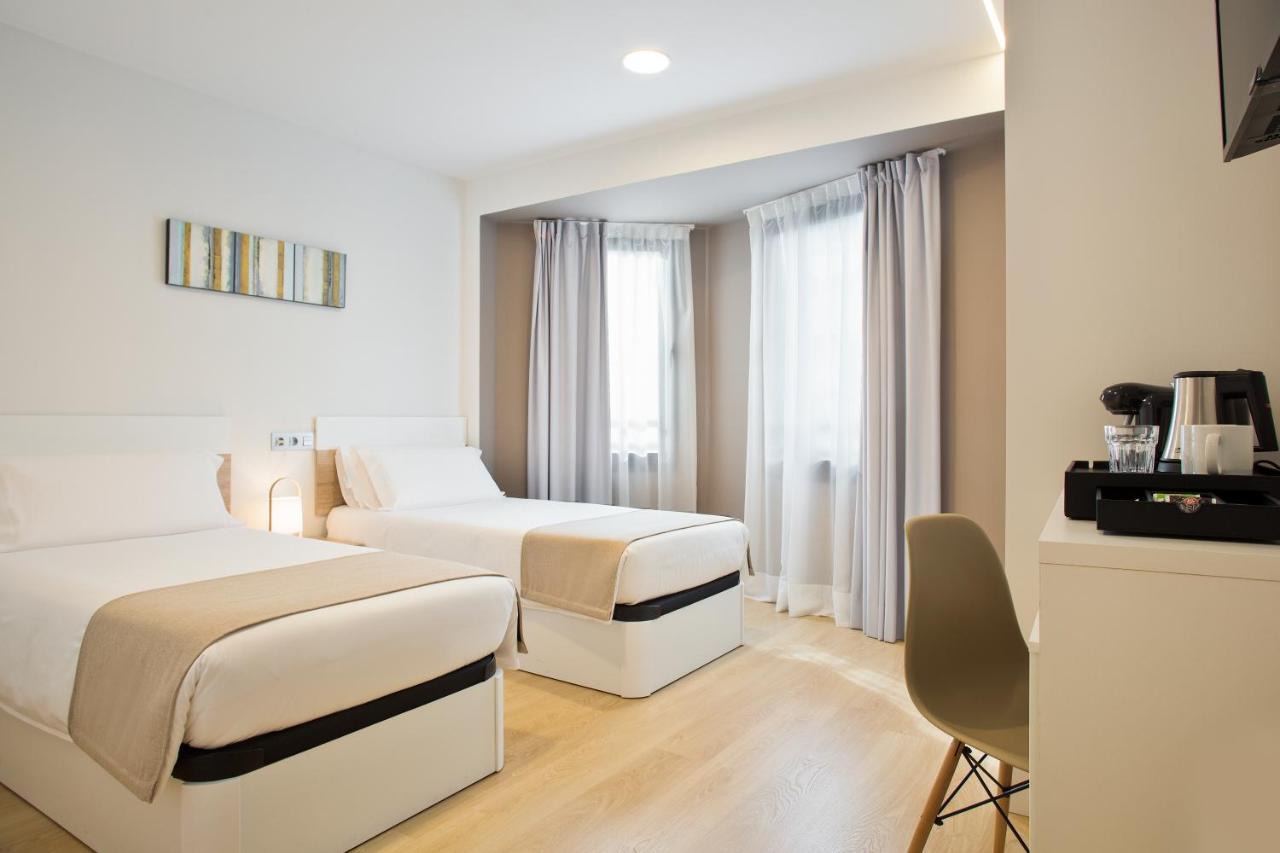 Ginosi Pedralbes Hotel Barcelona Ngoại thất bức ảnh