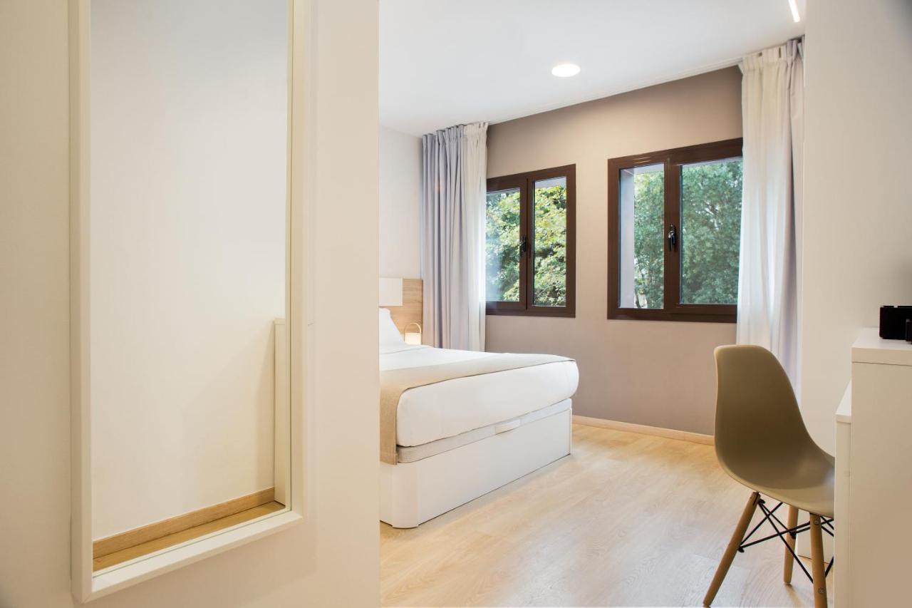 Ginosi Pedralbes Hotel Barcelona Ngoại thất bức ảnh